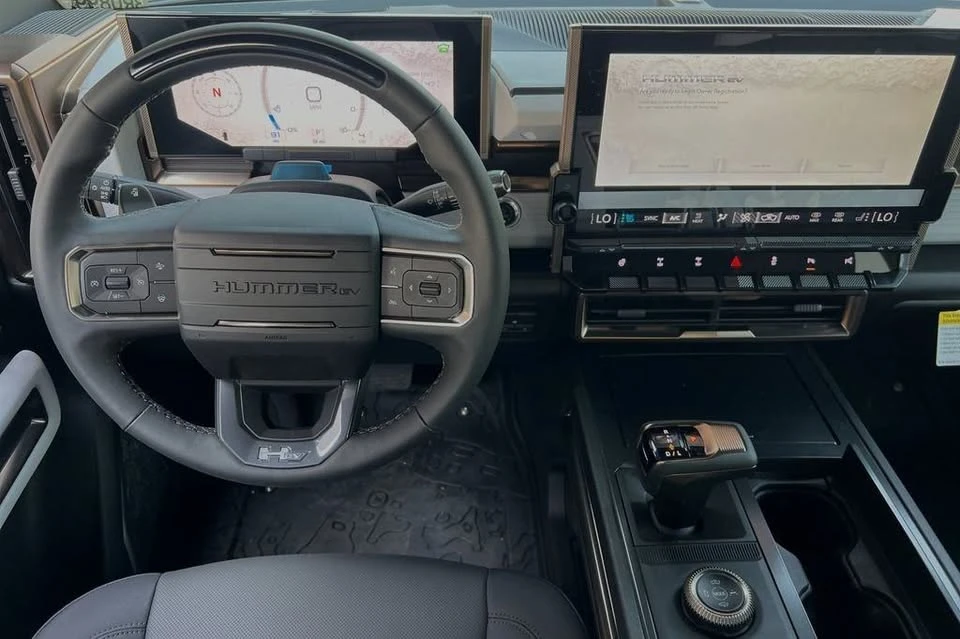 2024 GMC Hummer EV - Image 11 of 20