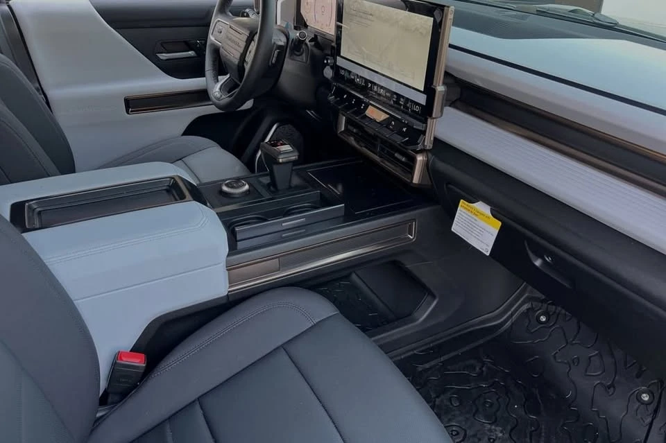 2024 GMC Hummer EV - Image 12 of 20