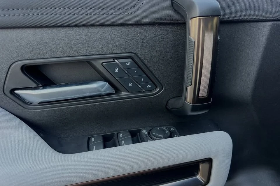 2024 GMC Hummer EV - Image 8 of 20