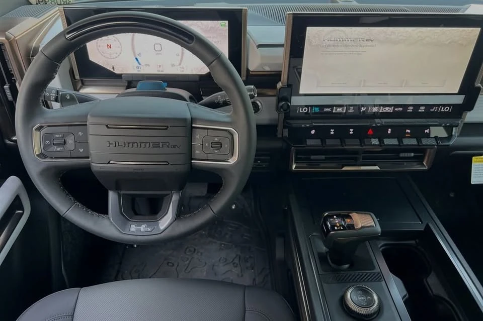 2024 GMC Hummer EV - Image 11 of 20