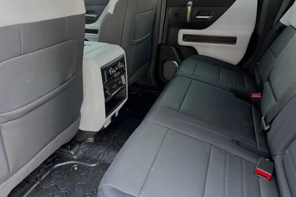 2024 GMC Hummer EV - Image 9 of 20