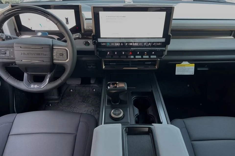 2024 GMC Hummer EV - Image 10 of 20