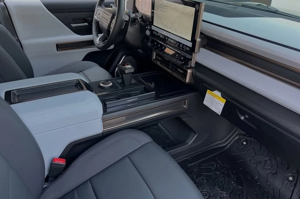 2024 GMC Hummer EV - Image 12 of 20