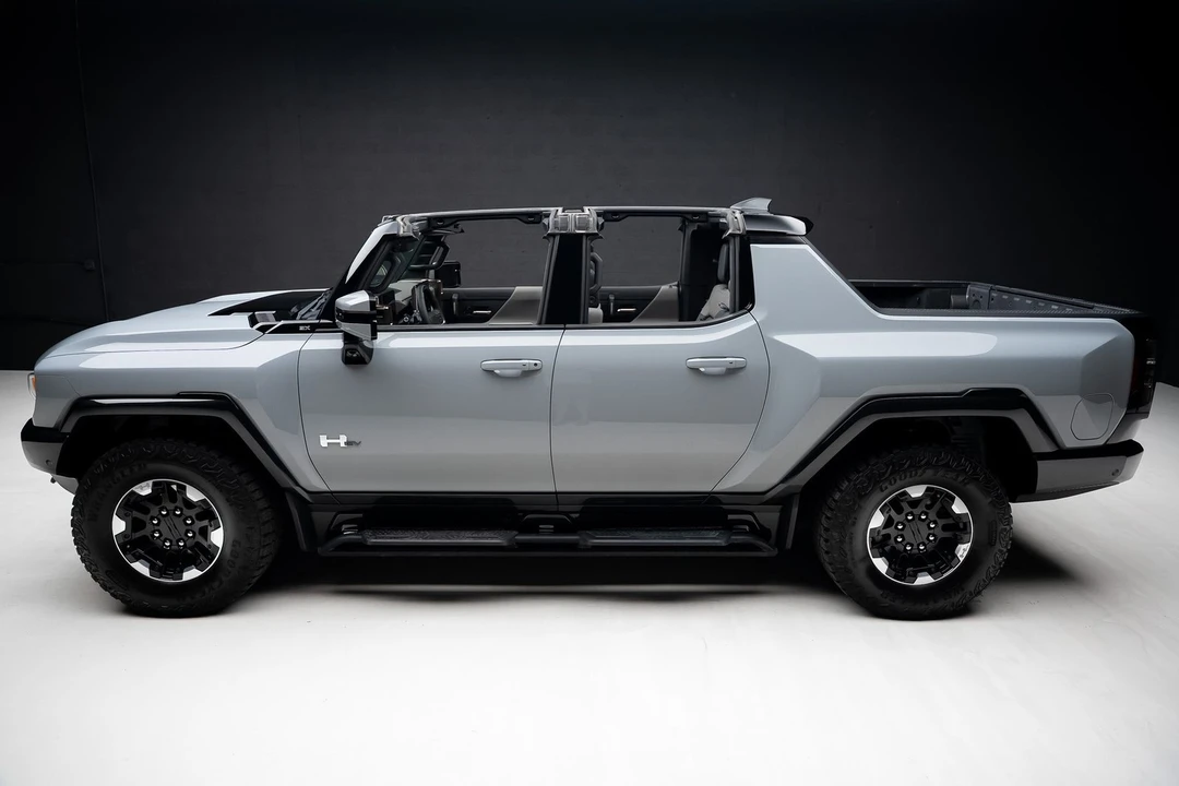 2024 GMC Hummer EV - Image 19 of 21