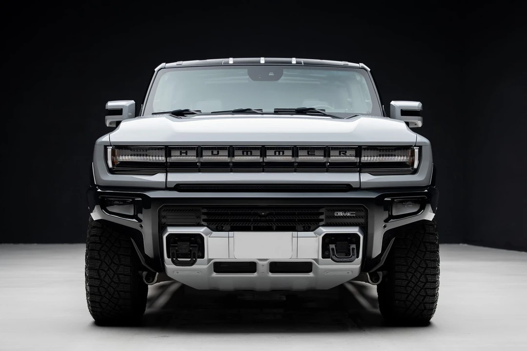 2024 GMC Hummer EV - Image 10 of 21