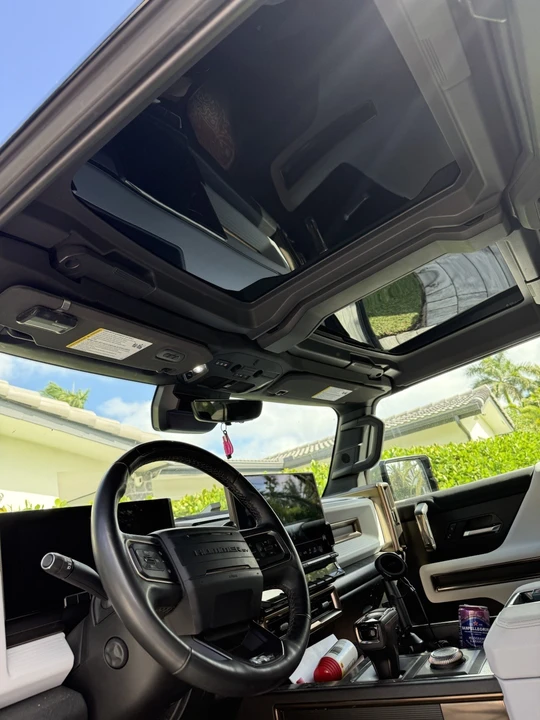 2024 GMC Hummer EV - Image 11 of 16