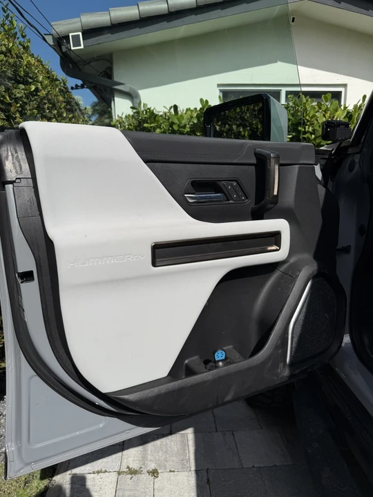 2024 GMC Hummer EV - Image 12 of 16