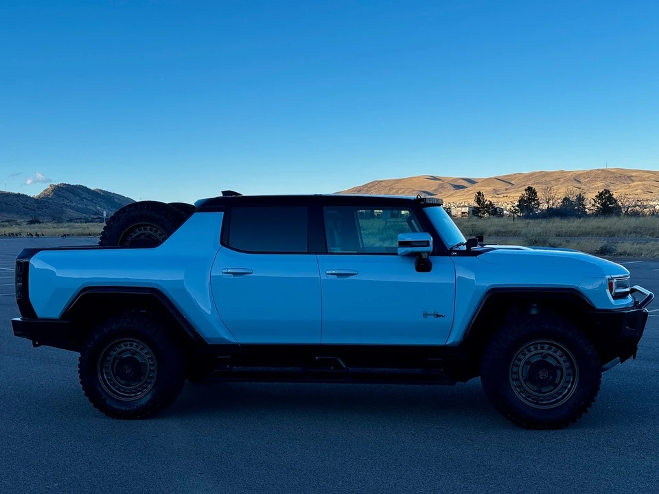 2024 GMC Hummer EV - Image 6 of 21