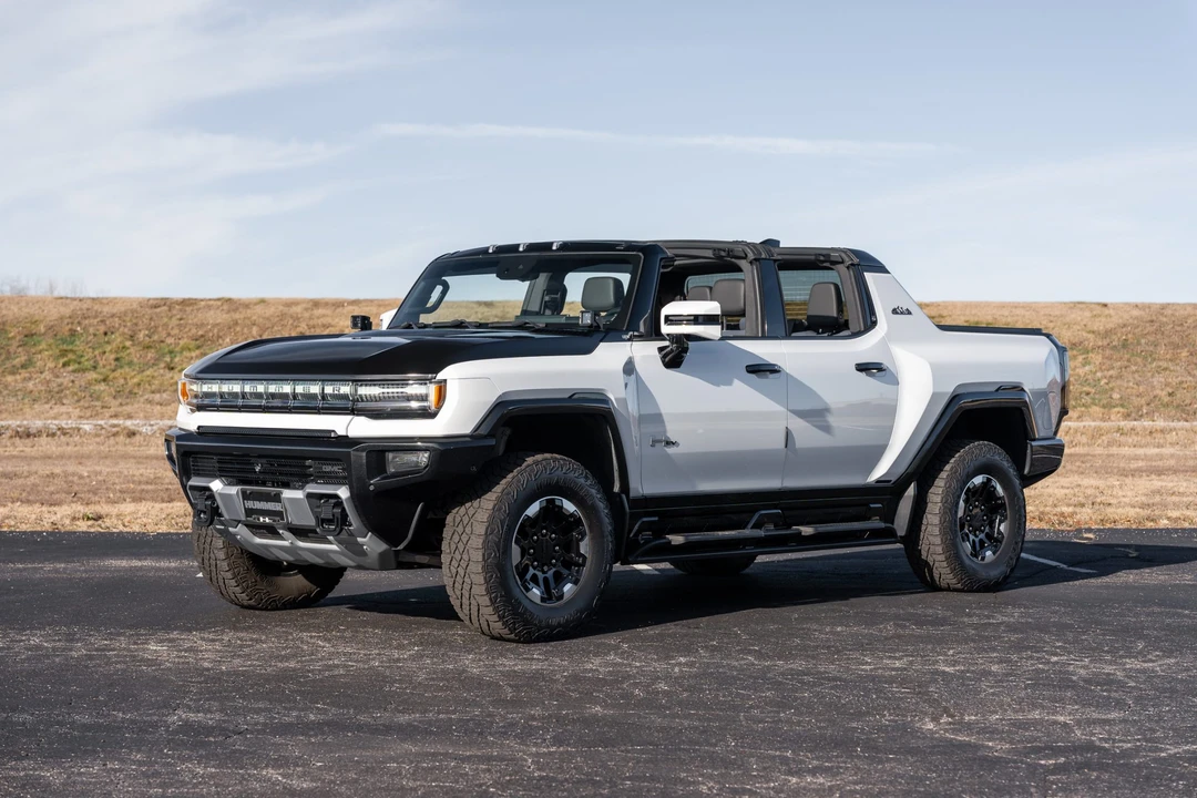 2024 GMC Hummer EV - Image 2 of 31