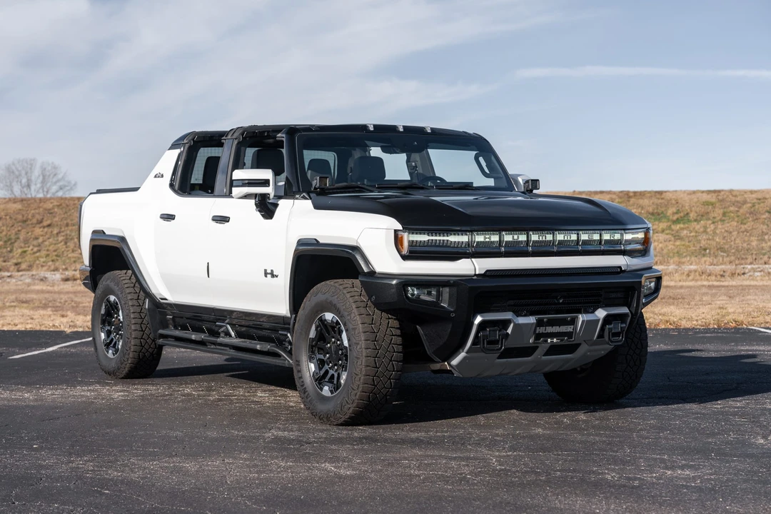 2024 GMC Hummer EV - Image 8 of 31