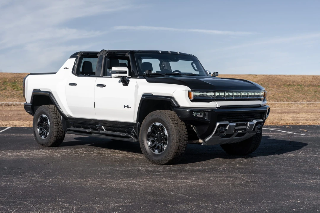 2024 GMC Hummer EV - Image 7 of 31