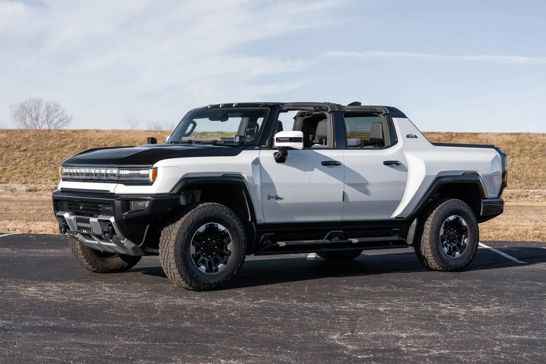 2024 GMC Hummer EV - Image 4 of 31