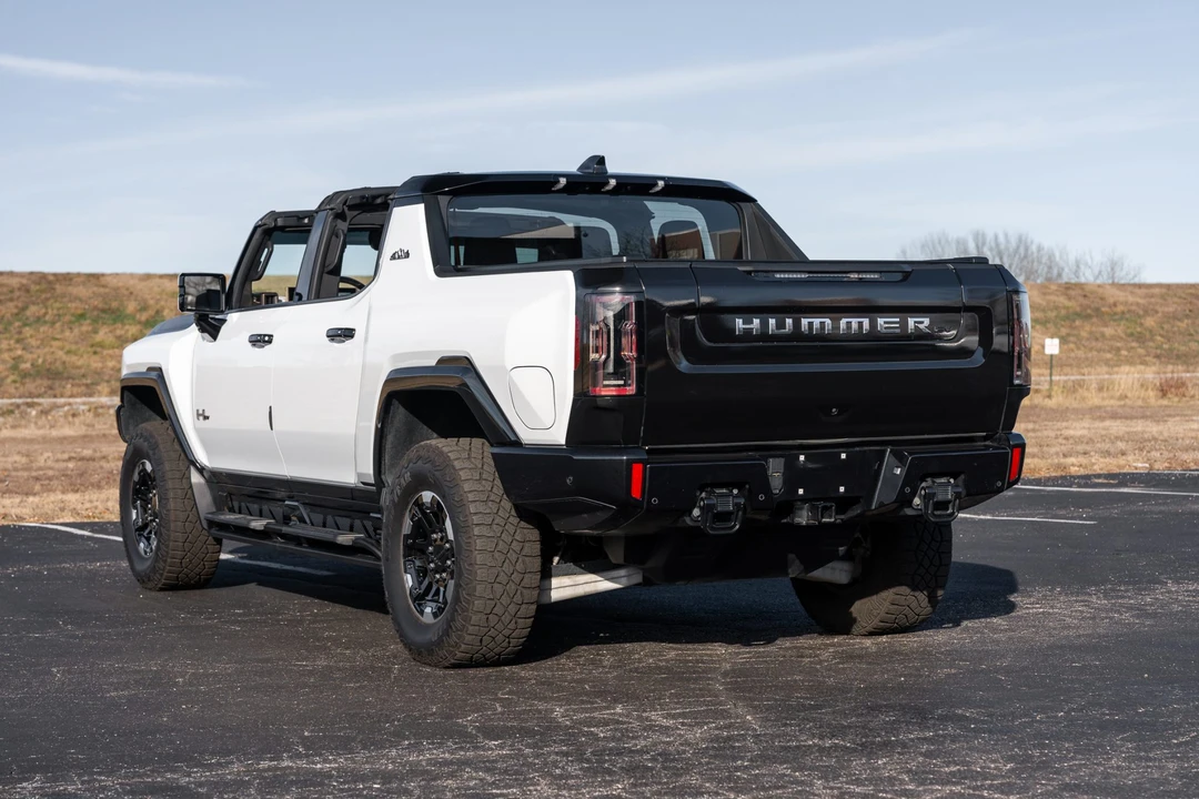 2024 GMC Hummer EV - Image 19 of 31