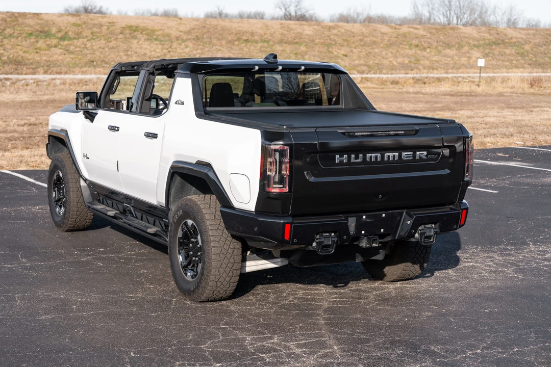 2024 GMC Hummer EV - Image 16 of 31