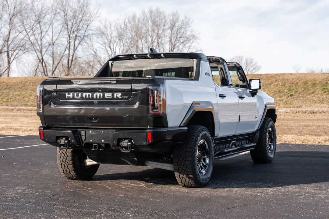 2024 GMC Hummer EV - Image 13 of 31