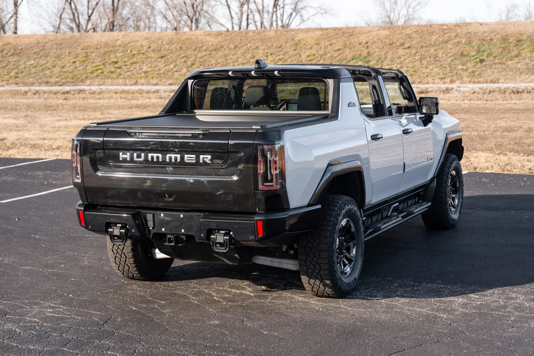2024 GMC Hummer EV - Image 14 of 31