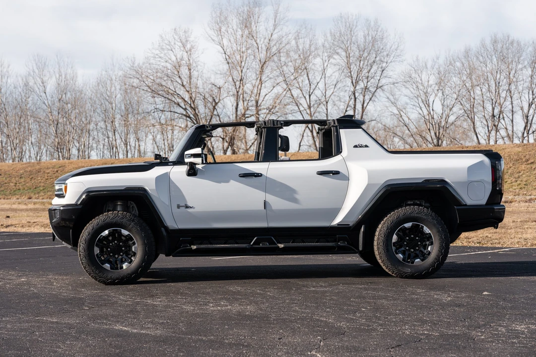 2024 GMC Hummer EV - Image 20 of 31