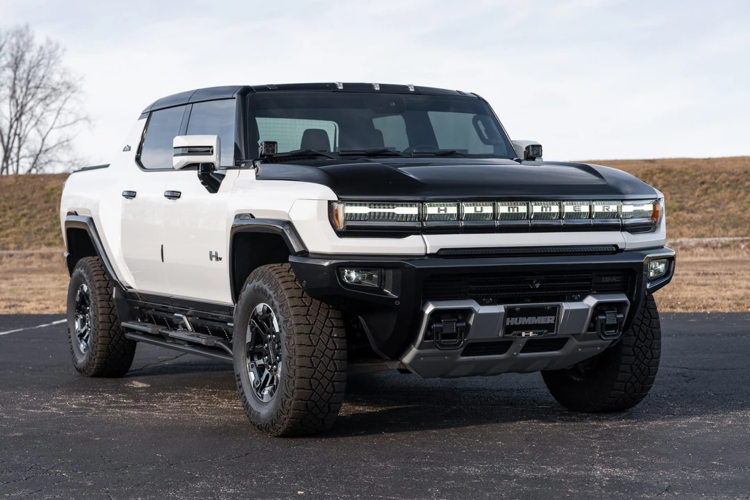 2024 GMC Hummer EV - Image 29 of 31