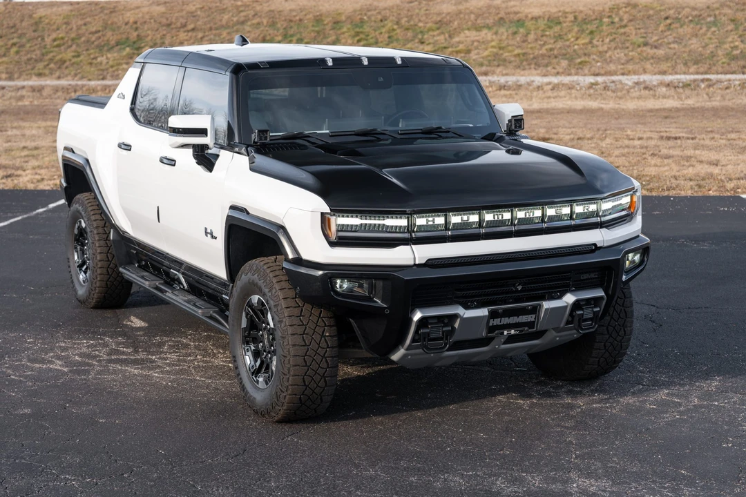 2024 GMC Hummer EV - Image 28 of 31