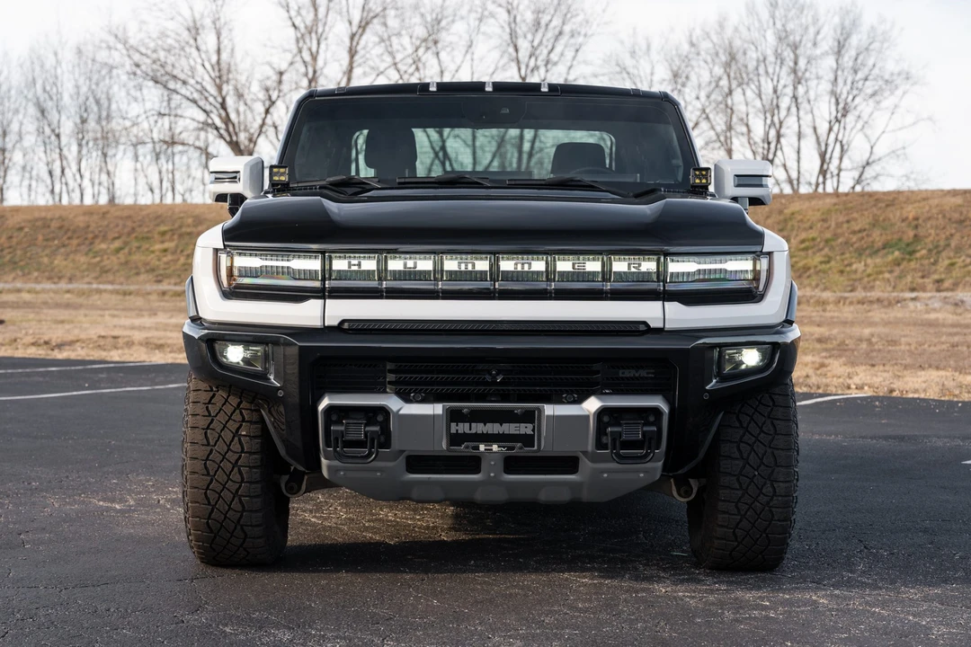 2024 GMC Hummer EV - Image 25 of 31