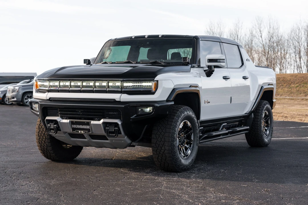 2024 GMC Hummer EV - Image 22 of 31