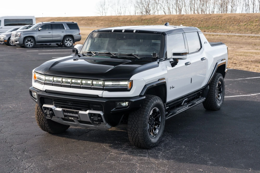 2024 GMC Hummer EV - Image 24 of 31
