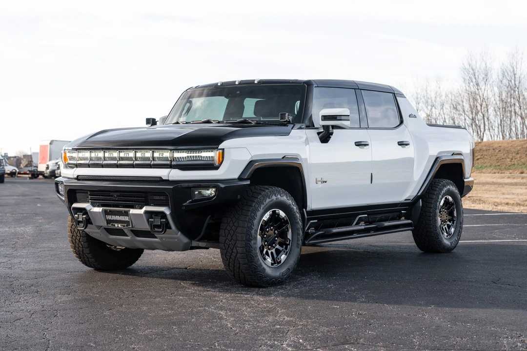 2024 GMC Hummer EV - Image 21 of 31