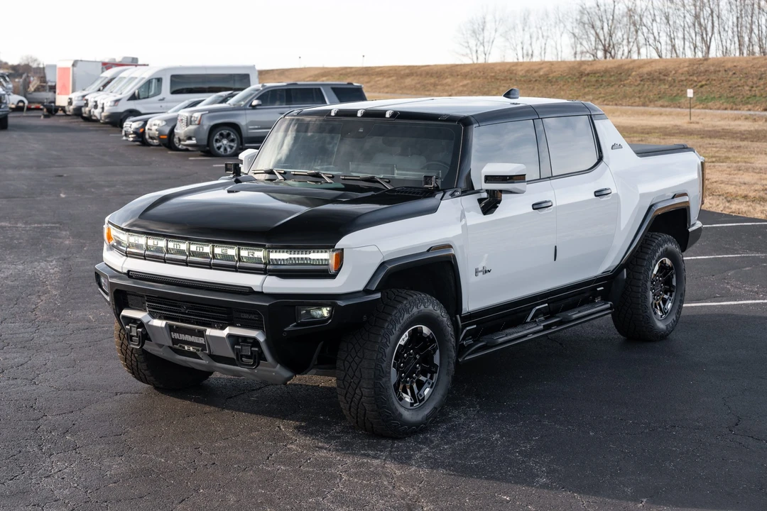 2024 GMC Hummer EV - Image 23 of 31
