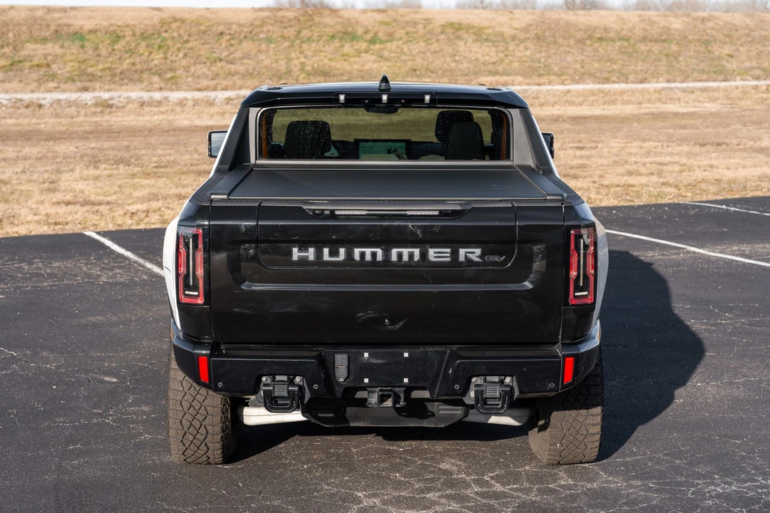 2024 GMC Hummer EV - Image 15 of 31