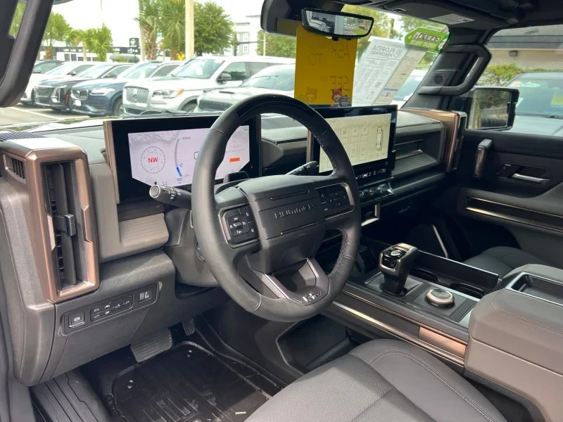2024 GMC Hummer EV - Image 6 of 7