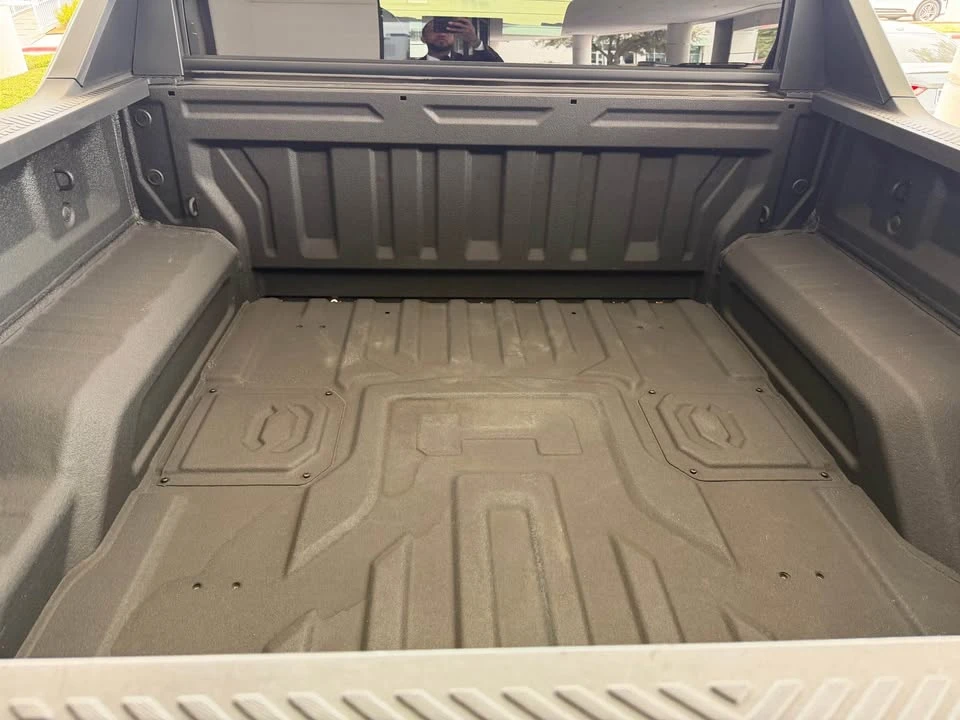 2024 GMC Hummer EV - Image 6 of 8