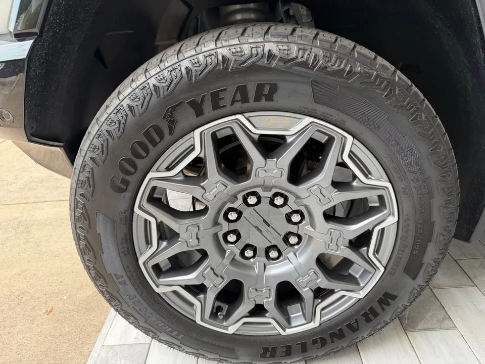 2024 GMC Hummer EV - Image 2 of 8
