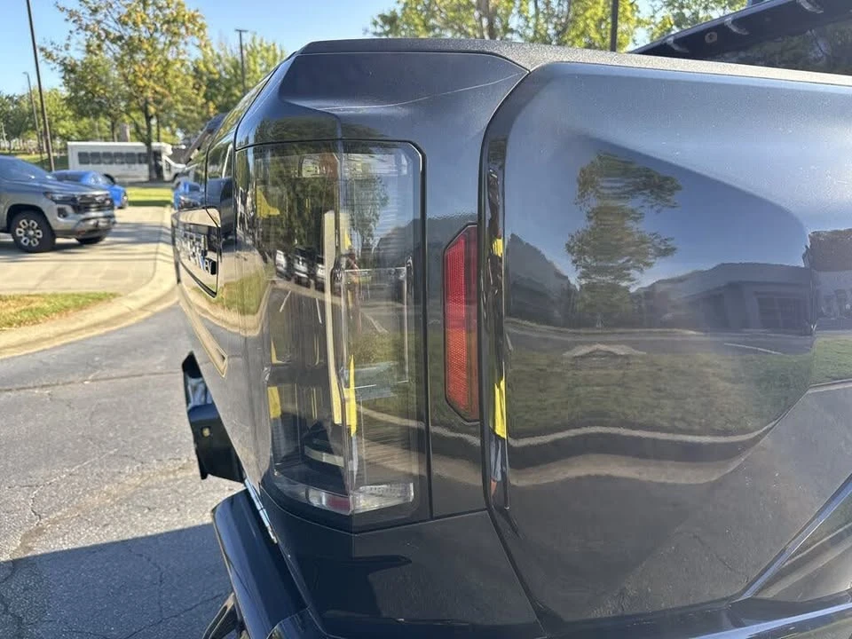 2024 GMC Hummer EV - Image 9 of 11