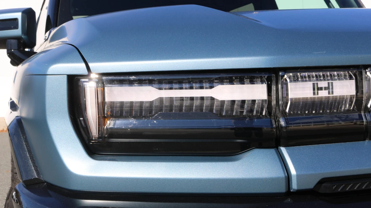 2024 GMC Hummer EV - Image 19 of 31