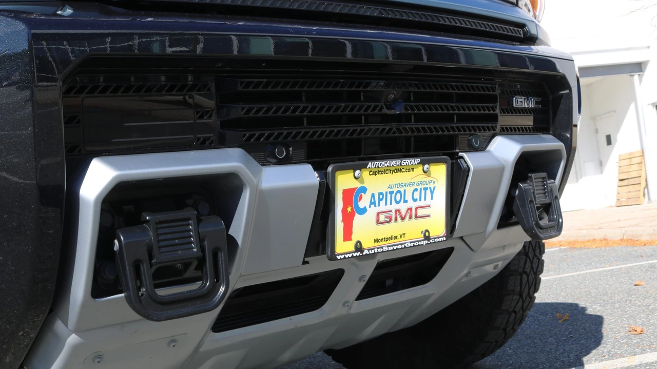 2024 GMC Hummer EV - Image 20 of 31