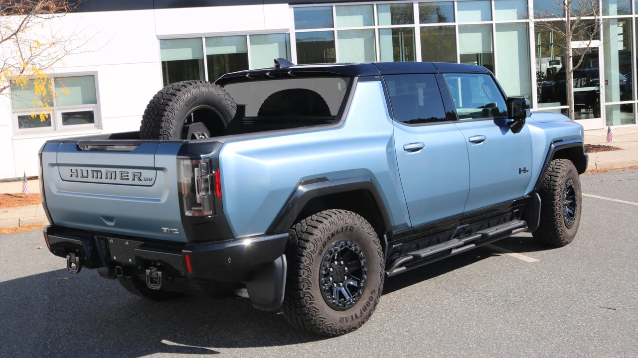 2024 GMC Hummer EV - Image 6 of 31