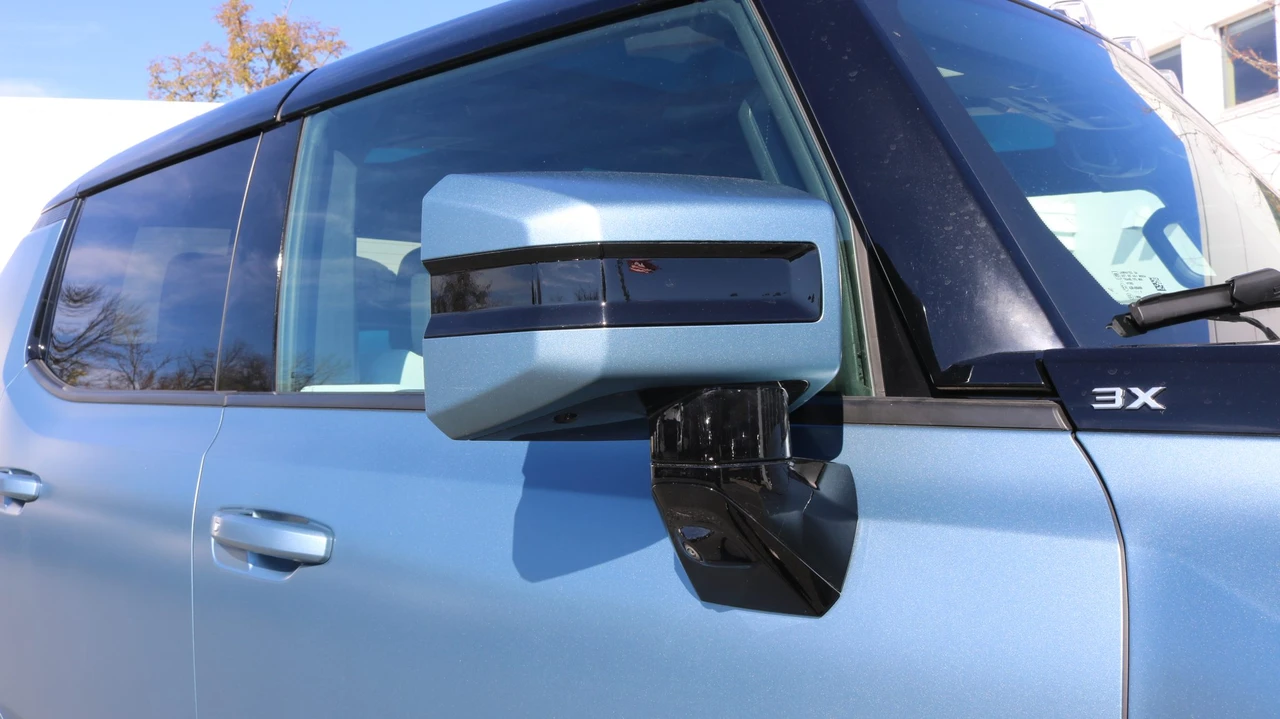 2024 GMC Hummer EV - Image 17 of 31