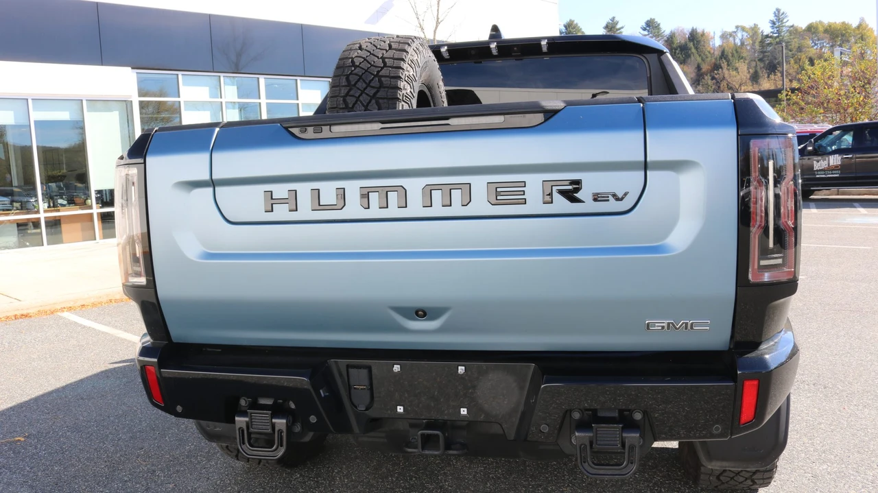 2024 GMC Hummer EV - Image 8 of 31