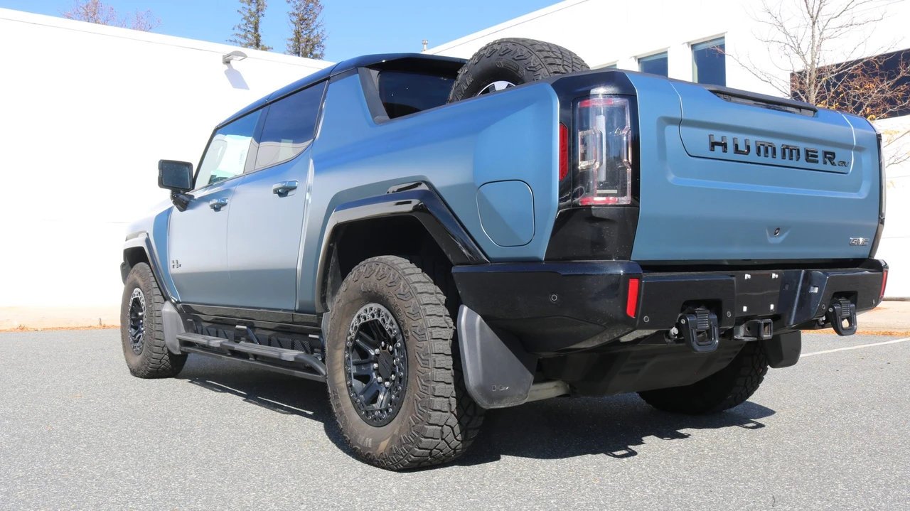 2024 GMC Hummer EV - Image 9 of 31