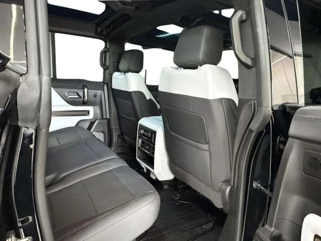 2024 GMC Hummer EV - Image 22 of 31