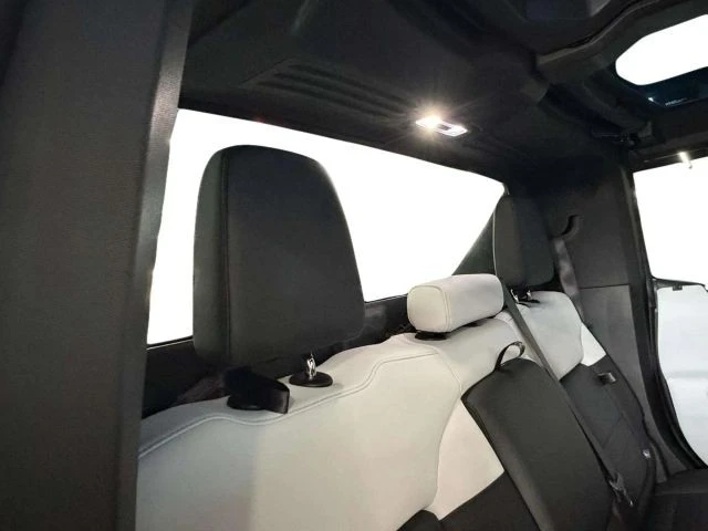 2024 GMC Hummer EV - Image 23 of 31