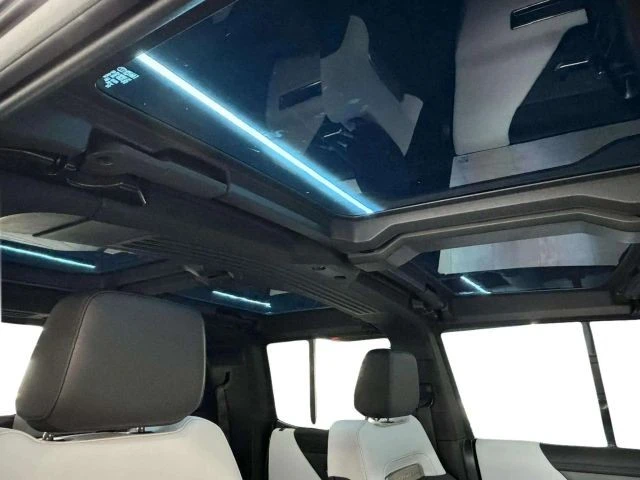 2024 GMC Hummer EV - Image 20 of 31