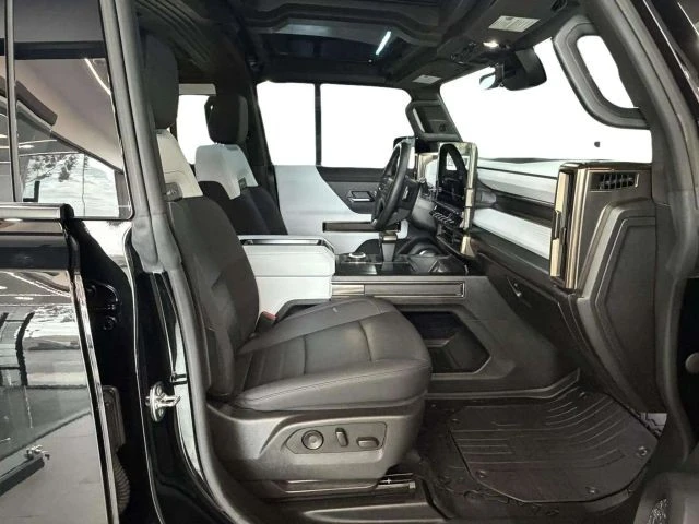 2024 GMC Hummer EV - Image 10 of 31