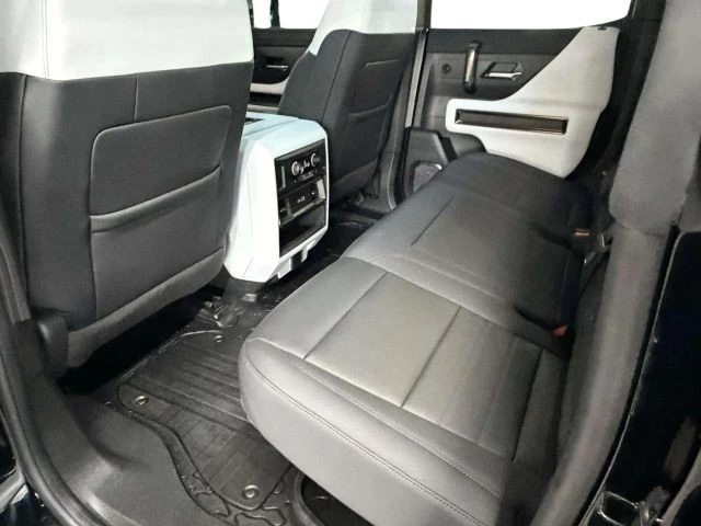 2024 GMC Hummer EV - Image 27 of 31
