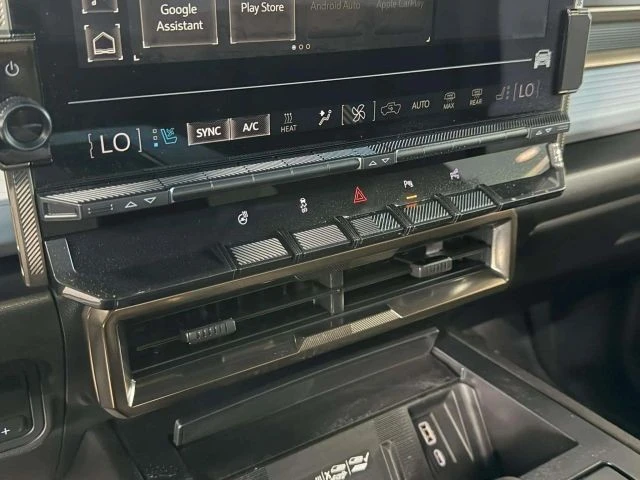 2024 GMC Hummer EV - Image 18 of 31