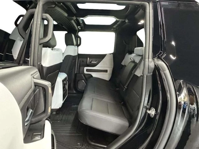 2024 GMC Hummer EV - Image 11 of 31