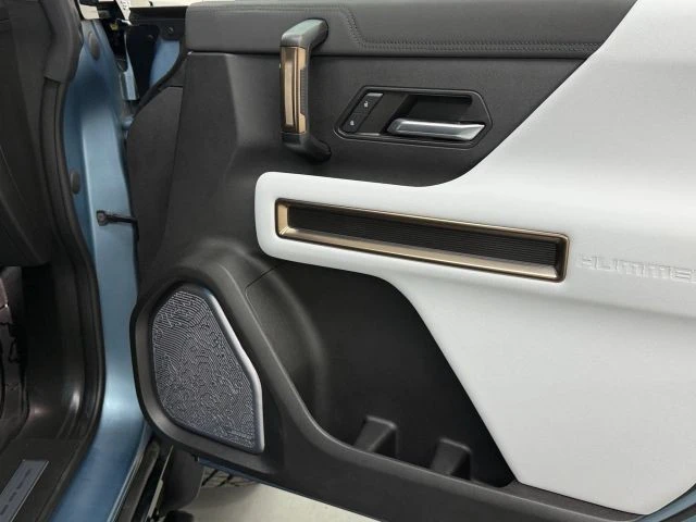 2024 GMC Hummer EV - Image 19 of 21