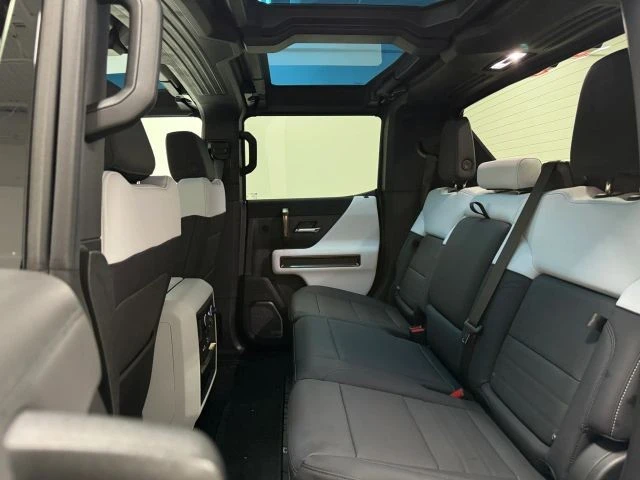 2024 GMC Hummer EV - Image 17 of 21