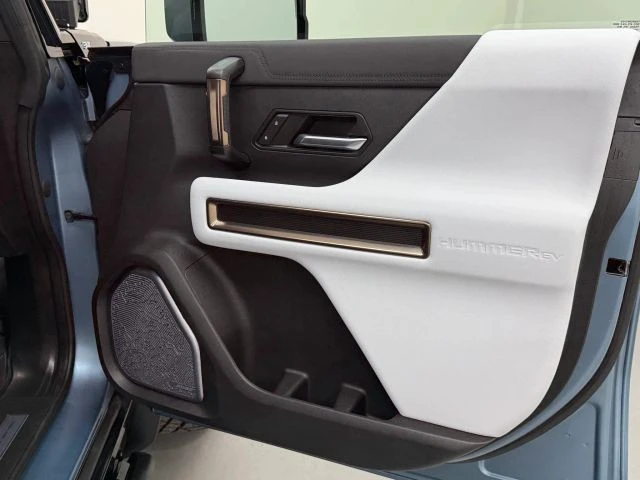 2024 GMC Hummer EV - Image 18 of 21