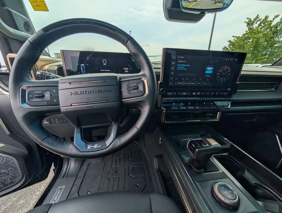 2024 GMC Hummer EV - Image 10 of 10